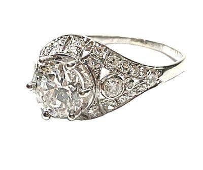 Vintage looking white gold ring with diamonds
