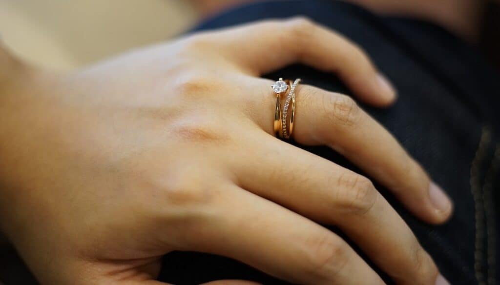 hand with contoured wedding ring