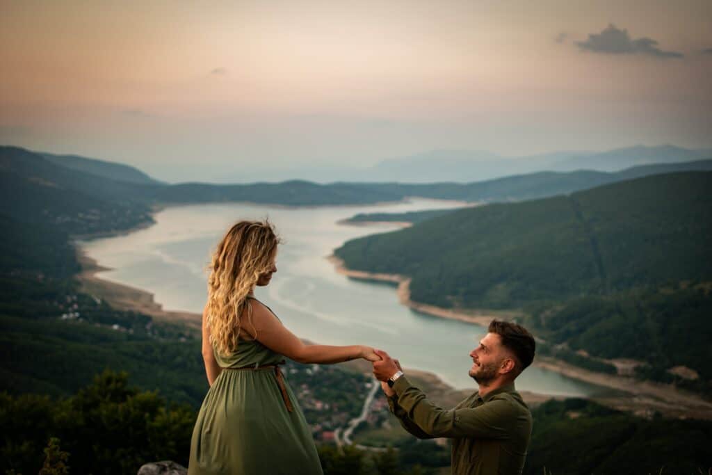 beautiful marriage proposal in nature